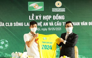 CĐV SLNA mừng rỡ khi Phan Văn Đức gia hạn hợp đồng