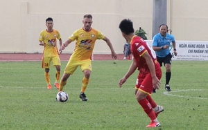 HLV Petrovic ‘yêu ghét’ lẫn lộn với Paulo Pinto