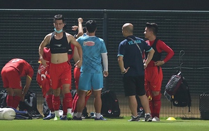 Tiến Linh bị đồng đội ở tuyển Việt Nam ‘vùi dập’ vì thời trang ngược đời