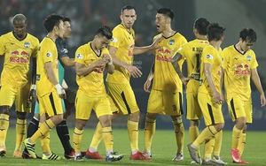 Xuân Trường cãi nhau với đồng đội, HLV Kiatisuk nói gì?