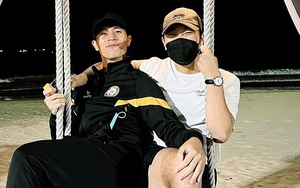 Đình Trọng, Đức Chinh giao hữu với Xuân Trường, Văn Thanh ngoài bờ biển