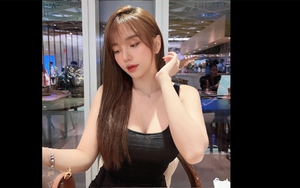 Bạn gái Hoàng Đức siêu gợi cảm với váy trễ cổ