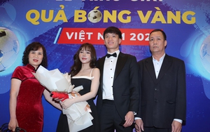 Bạn gái ngỡ ngàng khi Hoàng Đức chuyển Quả bóng vàng từ ‘fake’ thành thật
