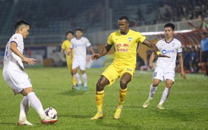 HLV Kiatisuk: ‘HAGL bám đuổi Hà Nội FC chỉ là lời nói đùa’