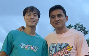 HLV Kiatisuk lại được Văn Toàn ‘trưng dụng’ làm người mẫu cho sản phẩm mới