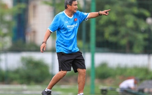 HLV Mai Đức Chung gia hạn hợp đồng với VFF tới hết 2023