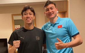 Quế Ngọc Hải được Văn Lâm tặng áo, Tiến Linh buông lời cay đắng