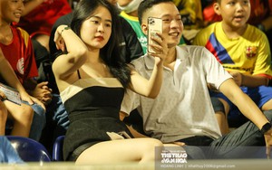 Hot girl ‘đốt cháy’ sân Vinh
