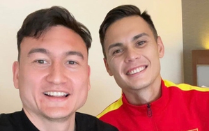 Văn Lâm sắp diện ‘áo đôi’ với Hồ Tấn Tài