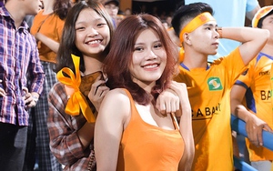 Ngắm bóng hồng ‘cháy hết mình’ trong ngày SLNA tiếp mạch bất bại