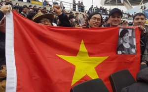 Công Phượng hào hứng vì nhìn thấy lá cờ Việt Nam trên sân Incheon Munhak