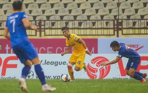 Phan Văn Đức rạng rỡ đón con gái đầu lòng