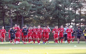 HLV Park chiều lòng học trò trong ngày đầu tiên tại Paju