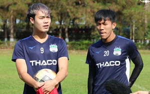 Văn Toàn bán đấu giá áo đấu được 300 triệu đồng