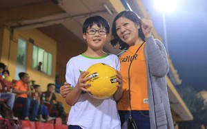 Wake-up 247 V-League 2019 và hoạt động tặng bóng Wake-up 247: Trái bóng truyền cảm hứng