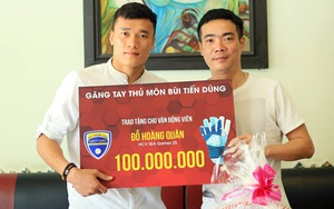 Thủ môn Bùi Tiến Dũng trao tặng 100 triệu cho cơ thủ Đỗ Hoàng Quân