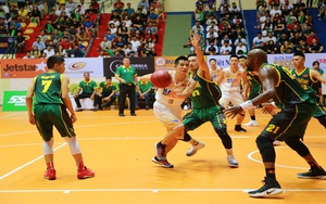 VBA 2017: Hanoi Buffaloes hạ chủ nhà Cantho Catfish nhờ tài ném phạt