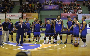 VBA 2017: Hanoi Buffaloes 83-61 Danang Dragons: Cầu thủ Hanoi Buffaloes òa khóc vì niềm vui bất ngờ