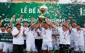 FC Mobifone đăng quang giải hạng Nhì ‘phủi’