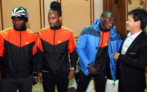 HLV Văn Sỹ rưng rưng vì chiến thắng đầu tay của Nam Định