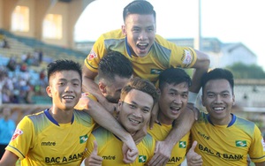 Phi Sơn khóc hết nước mắt khi dọn đồ khỏi SLNA