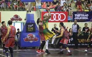 VBA 2018 Game 1, Thanglong Warriors 74-77 Cantho Catfish: ĐKVĐ gục ngã