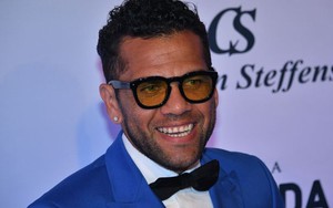 CHUYỂN NHƯỢNG 27/6: Alves từ chối Chelsea không phải vì tiền. PSG quyết đấu với Barca. Rooney sẽ ở lại M.U