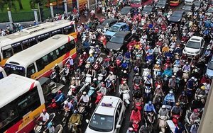 Cấm xe máy nội đô Hà Nội năm 2030: Khó cũng phải làm