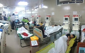 Hàng loạt học sinh nhập viện cấp cứu nghi ngộ độc thực phẩm khi đi du lịch ​