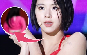 Chaeyoung Twice để lộ hình xăm ở lưng khiến fan xôn xao bàn tán