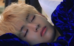 Loạt ảnh ngủ mà vẫn lộng lẫy của V BTS 'đốn tim' ARMY