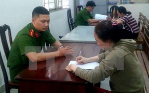 Mẹ đẻ trình báo bố ruột ngược đãi con trai 9 tuổi