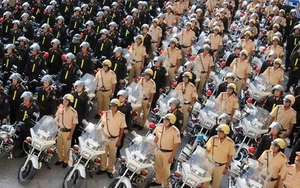 Khi công an đứng ở bệnh viện, lớp học gắn camera