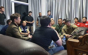 VIDEO Tỷ phú Elon Musk vào hang cùng đội giải cứu đội bóng Thái Lan