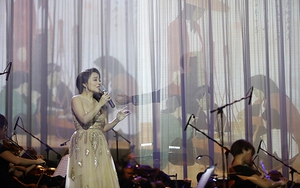 Ca sĩ Lan Anh hát bolero ngọt ngào cùng dàn nhạc giao hưởng