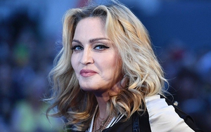 Bán đấu giá 108 ảnh khoả thân của Madonna chụp năm 18 tuổi