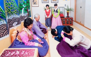 Người Hàn Quốc không ngủ đêm Giao thừa, người Trung Quốc ăn tết gần 40 ngày