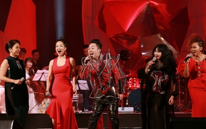 Tùng Dương bật khóc trên sân khấu 'Trời và Đất'