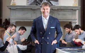 'Ông vua cashmere' mê hoặc cả Thung lũng Sillicon: Từng làm 400 chiếc áo cho Steve Jobs, chinh phục từ tỷ phú Jeff Bezos đến Angelina Jolie