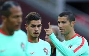 TIẾT LỘ: Man United cẩn trọng vì sợ bị Ronaldo lợi dụng