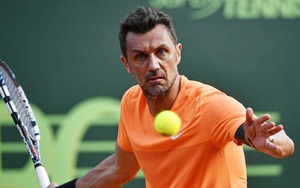 Paolo Maldini thua bẽ bàng ngay trận ra mắt quần vợt chuyên nghiệp