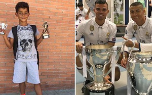 Con trai Ronaldo lại gây sốt khi giành cú đúp danh hiệu như bố