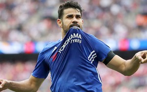 Costa mặc áo Atletico quay video, mượn bình luận của Fabregas để móc máy Conte