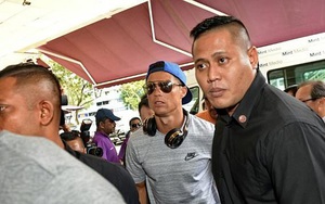 Ronaldo gây náo loạn khi tới thăm ái nữ nhà tỷ phú Singapore