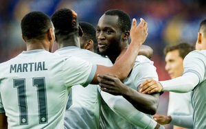 Lukaku nổ súng, fan M.U phấn khích đến mức phong làm 'Thánh một chạm'