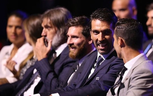 Fan xôn xao với nụ cười 'ác quỷ' của Ramos khi Ronaldo bắt tay Messi