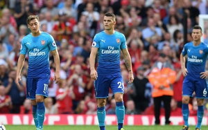 Arsenal bị chửi tơi tả vì dám... chúc mừng Granit Xhaka