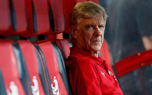 Arsene Wenger: 'Xin lỗi vì giờ này tôi vẫn còn ở đây'
