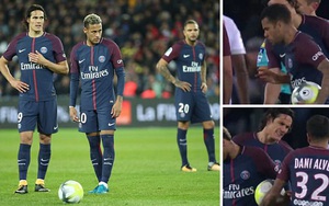 Cavani đá hỏng 11m sau khi bị Neymar tranh giành, PSG thắng nhờ hai pha phản lưới