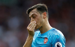 Huyền thoại Arsenal: 'Oezil thật nực cười, hãy ngừng nấp sau Sanchez và ký hợp đồng mới'